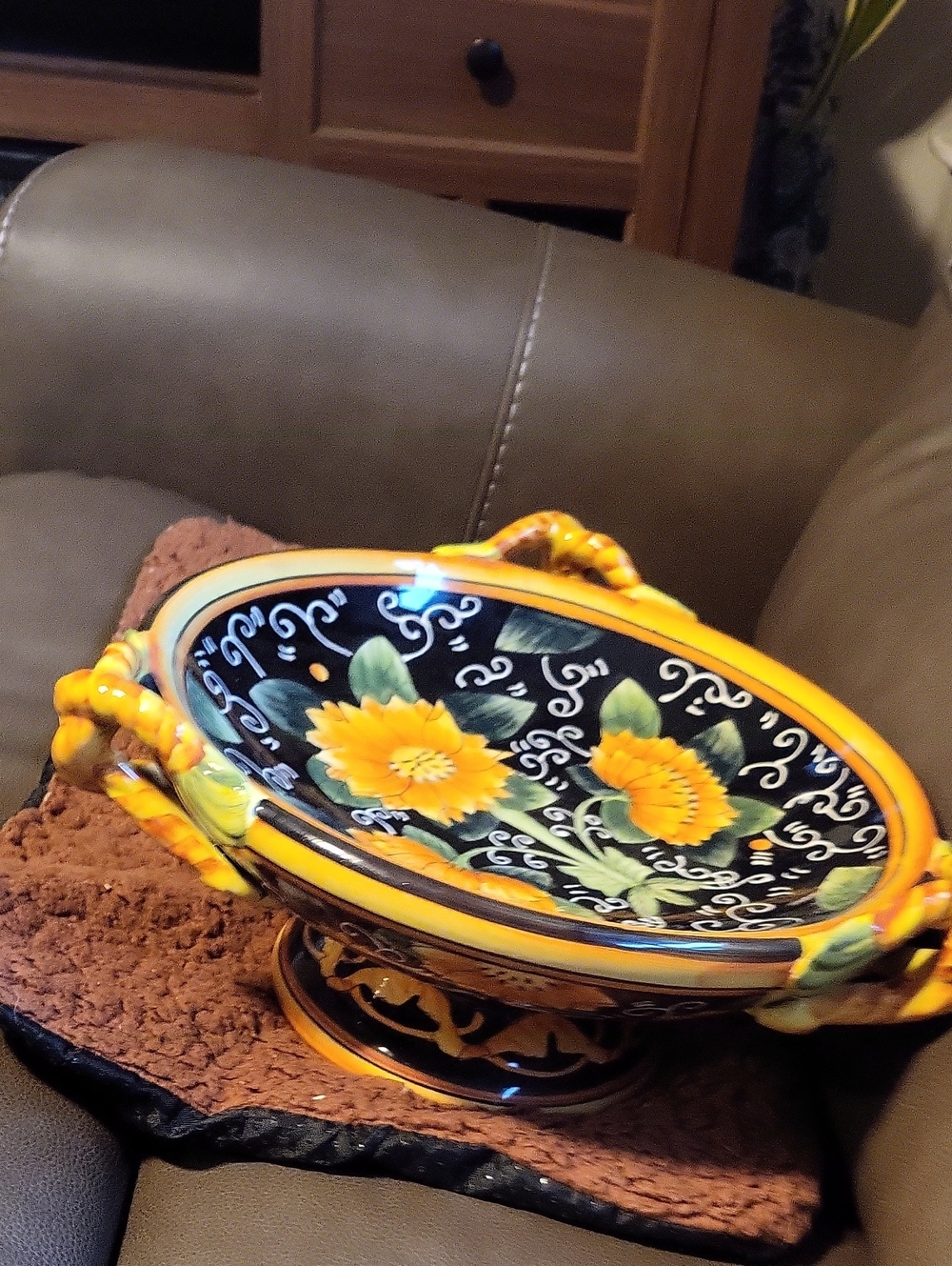 Housewares International Hand-Painted Ceramic Sunflower Pedestal Bowl